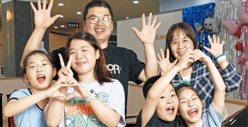 “우리는 언제나 해피엔딩”… 암 이겨낸 여섯 식구 구호랍니다