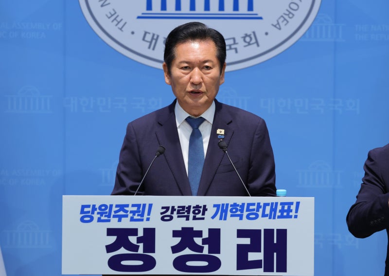 <b>정청래</b> “<b>당대표</b>직 이용해 대선 <b>출마</b> 생각 없어”...<b>대표</b> 재<b>출마</b>