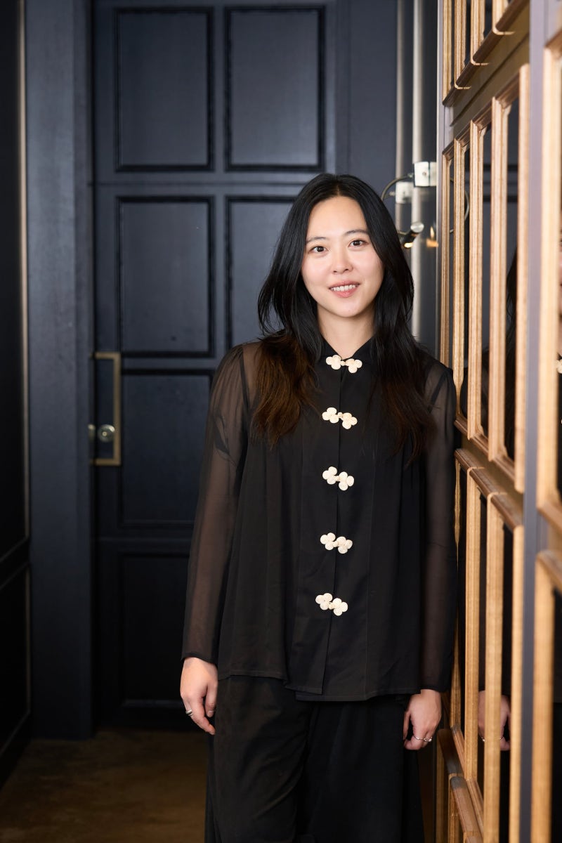 ‘기생충’ 봉준호 옆 그 통역사... 건물주 대신 영화 택했다
