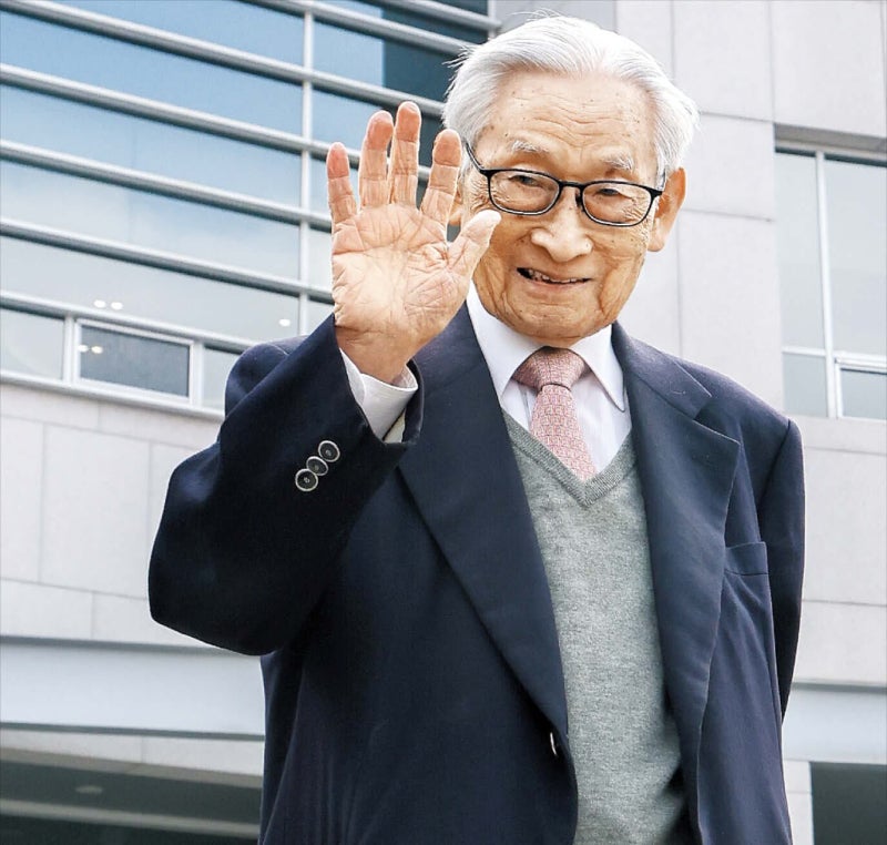 실험 장비 없어 종이·연필로 연구 시작… ‘韓 생명공학 선구자’ 조완규 前 총장 별세