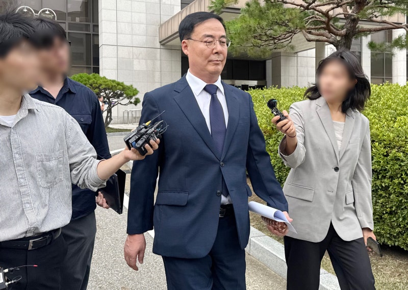 ‘아들 <b>특혜 채용</b>’ <b>김세환</b> 전 선관위 사무총장… 징역 2년 선고