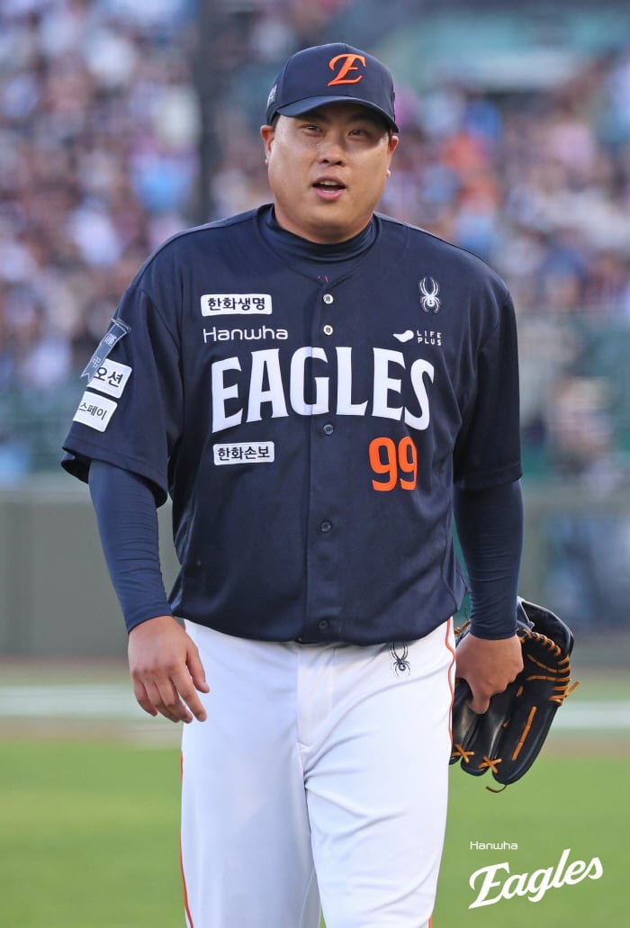 한화 <b>류현진</b>, 한-미 프로야구 통산 <b>2500탈삼진</b>...한국 투수로는 최초 이...
