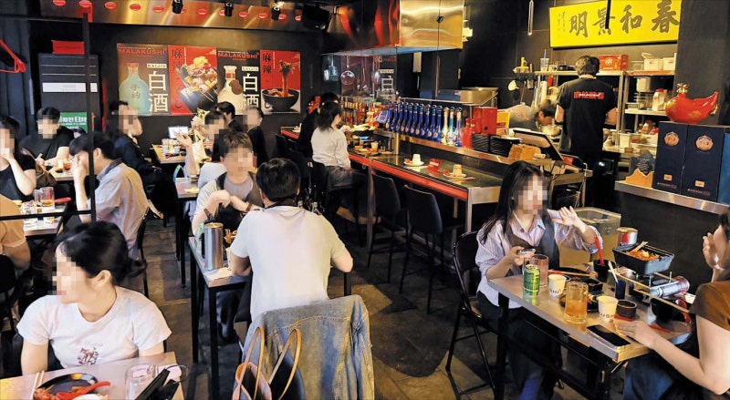 소주·맥주는 안 마셔도… 마라·훠궈 사랑하는 2030, 고량주 찾는다