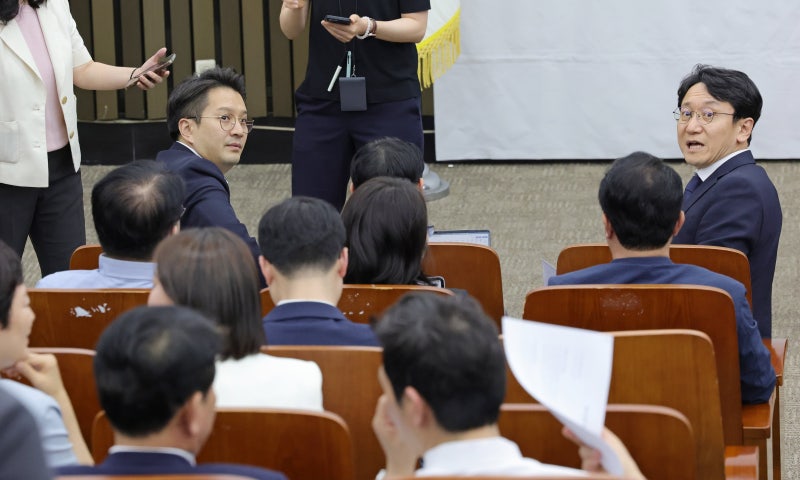 [속보] 與, 의총 1시간반 만에...<b>검찰</b> 보완<b>수사</b>권 폐지 당론 추인
