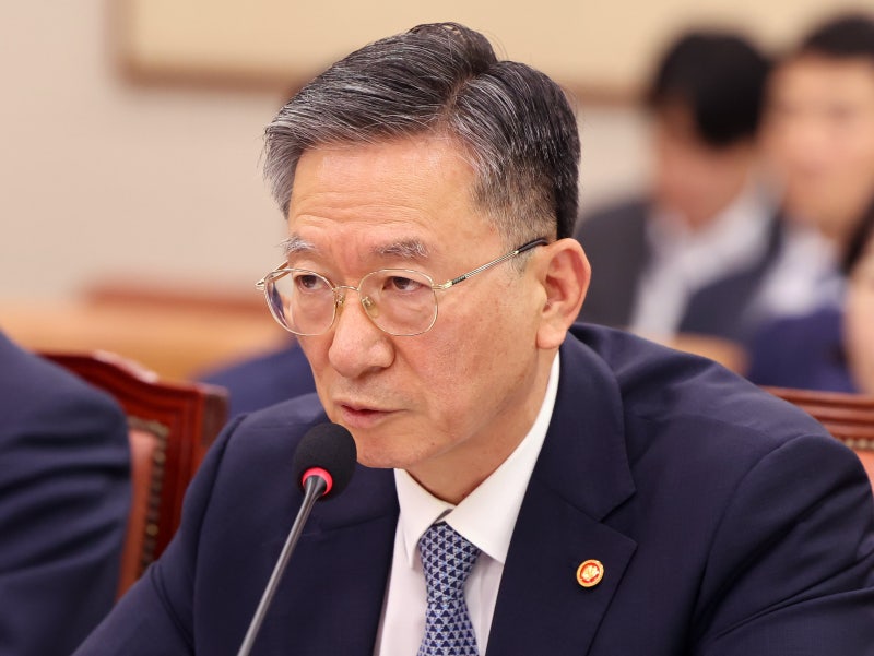 정성호 법무장관 사의 표명... 국힘 “李정부 <b>레임덕</b> 신호탄”
