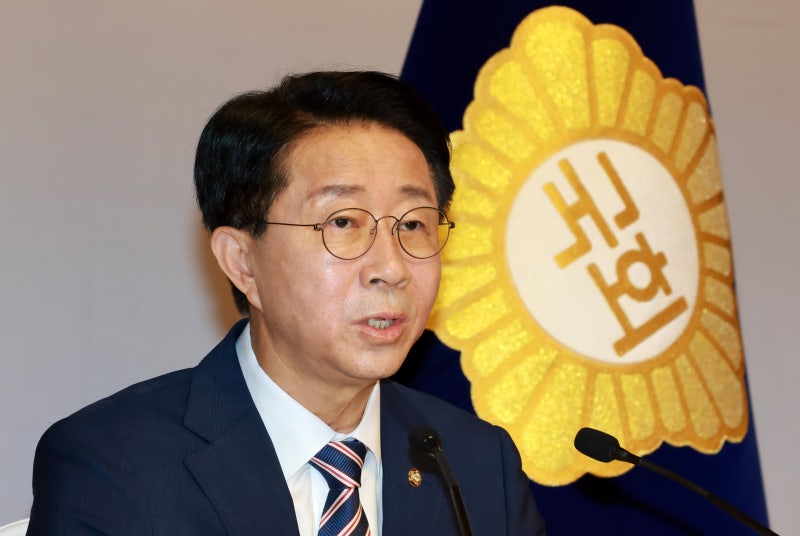친명 국회의장이 띄운 ‘현직 대통령 <b>연임 개헌</b>’