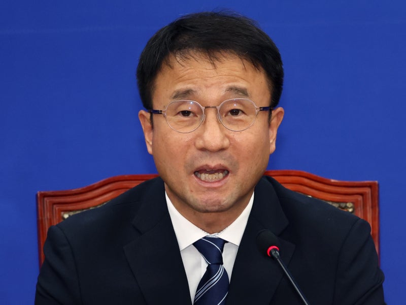 與 “레버리지, 당정 협의 없이 도입”… 원성 커지자 정부와 거리두기