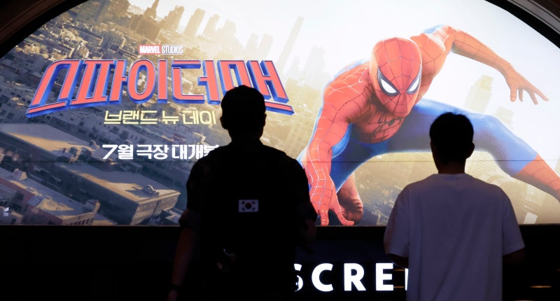 영화 ‘<b>스파이더맨</b>’ 개봉 나흘 만에 200만 돌파... 올해 최단 기록