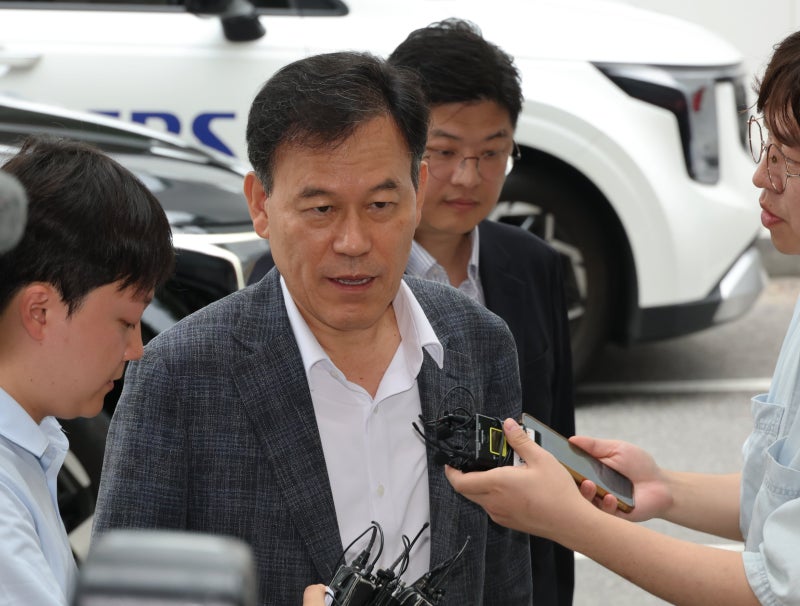 ‘尹 관저 공사 업체 선정 관여’ <b>윤한홍</b> 의원, 종합특검 <b>피의자</b> 조사 ...