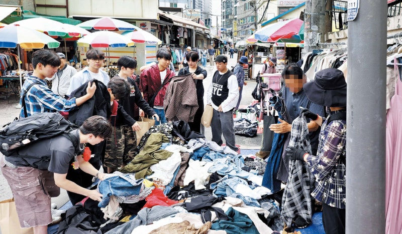 동묘·이촌은 노인들 쉼터? 주말엔 2030의 놀이터!