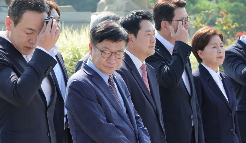 [사설] 대통령 지지율 하락했는데 與野 격차는 더 벌어진다니