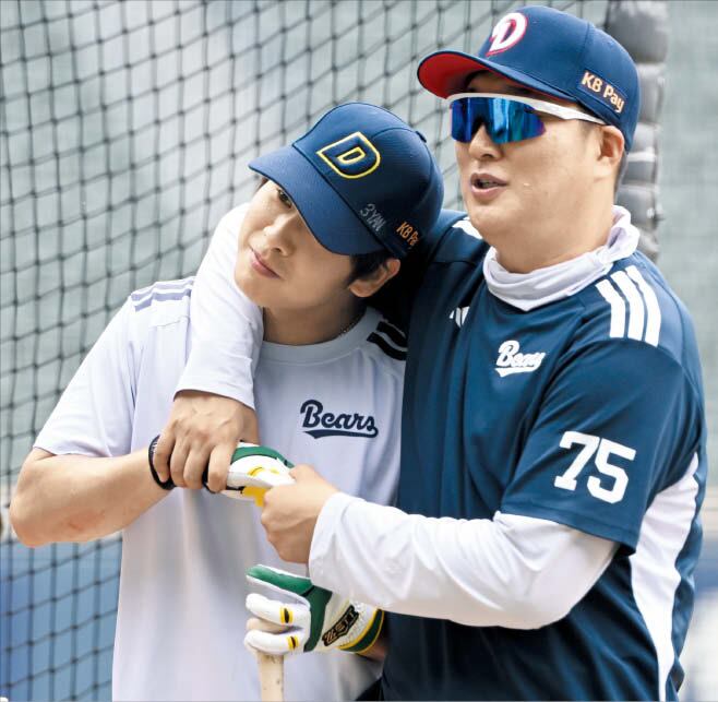 두산 이진영 ‘족집게 코치’에 젊은 타자들 방망이 깨어났다