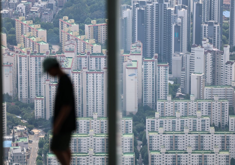 소득 성격 다른데… 李 “근로소득세는 49.5%, 100억 번 부동산은 세금 몇 억뿐”