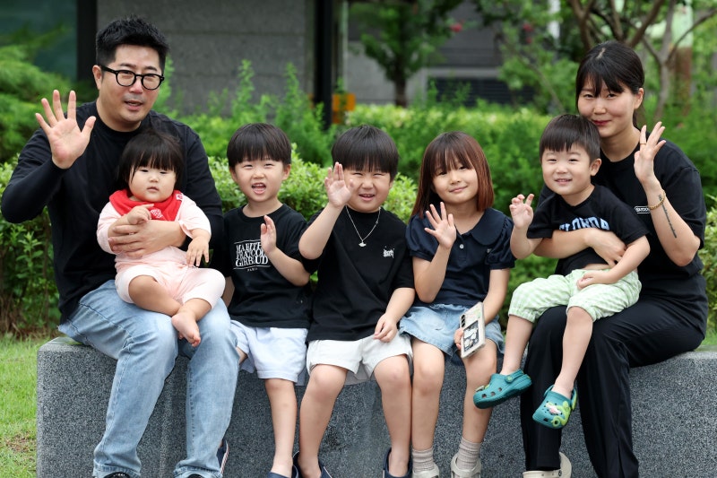 “9년 만에 여덟 식구… 결혼 안 하려던 제가 곧 6남매 엄마 돼요”