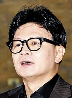 “계엄 정당화 논의한 혐의 조사받으라” 2차 특검, 한동훈에 참고인 소환 통보