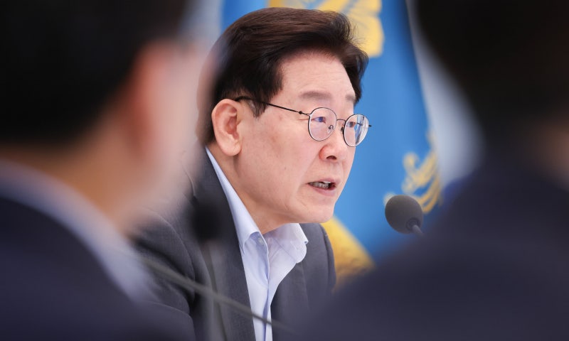 청년층 반발 ‘ISA 혜택 축소’에... 李 “전면 <b>재검토</b>하라” 질타