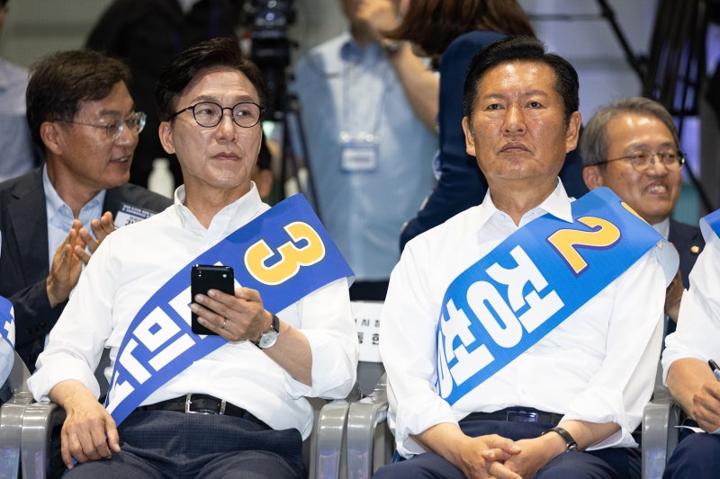 [속보] <b>김민석</b> 48.50% 정청래 44.45% 송영길 7.04%… 강원·TK서도 金 승...