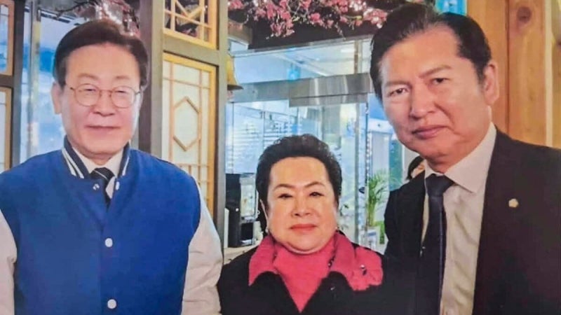 친청 유튜버가 올린 李와 신천지 연루 인사 사진… 바로 옆에 정청래도 있었다
