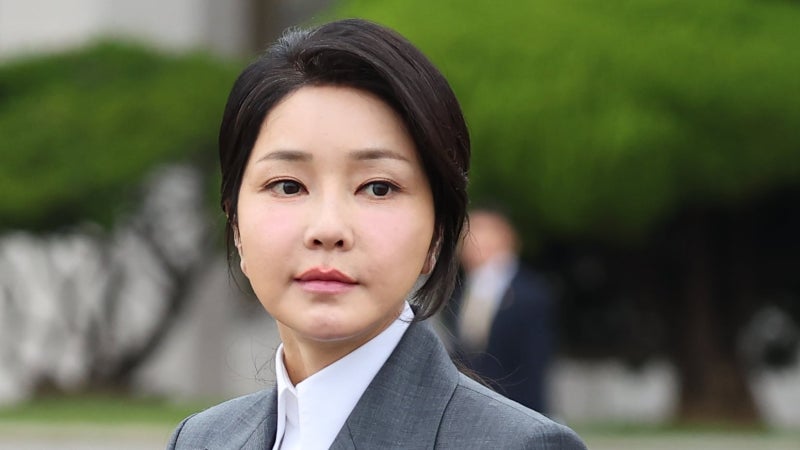 김건희, 명품 선물 추궁받자... “다른 영부인들 수사는 다 해봤냐”
