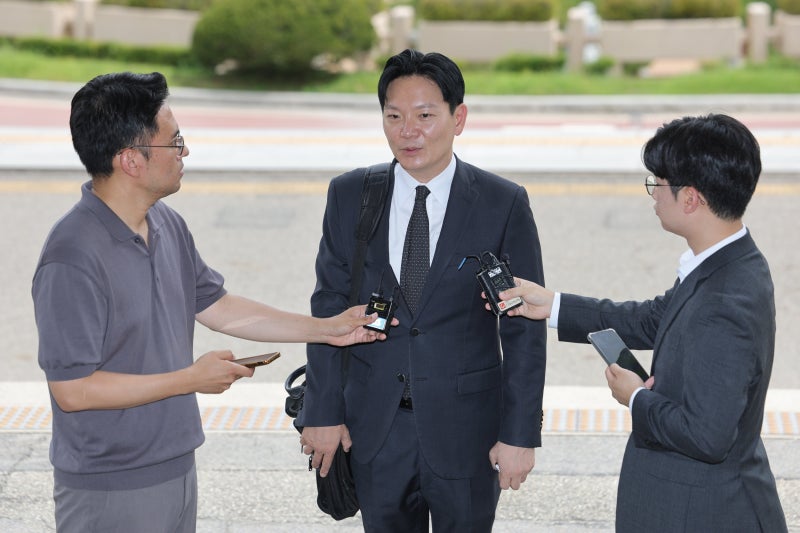 <b>박상용</b>, 법무부 <b>감찰위 출석</b> “<b>감찰위</b>원 돌연 신규 위촉…선수가 심판 ...