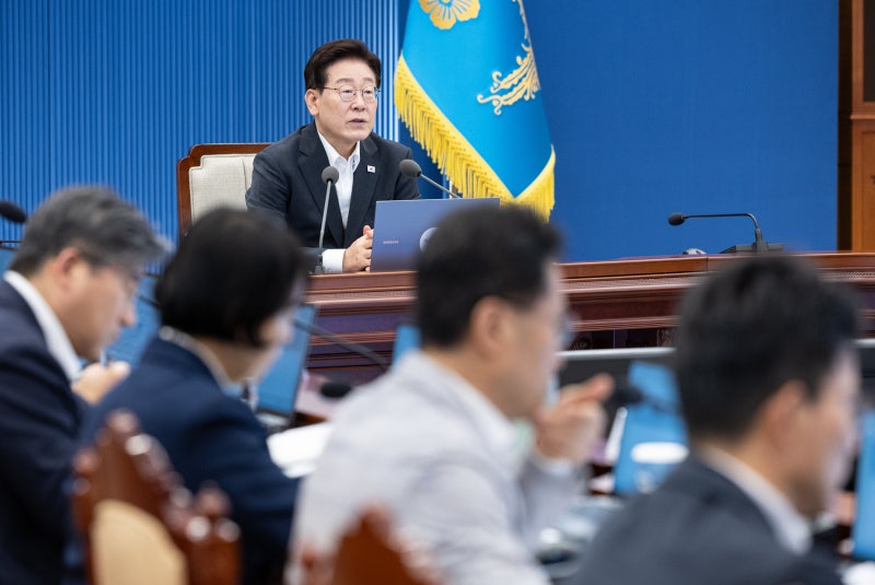 李대통령 “<b>선택적 모병제</b> 도입... 국방 개혁 빈틈없이”