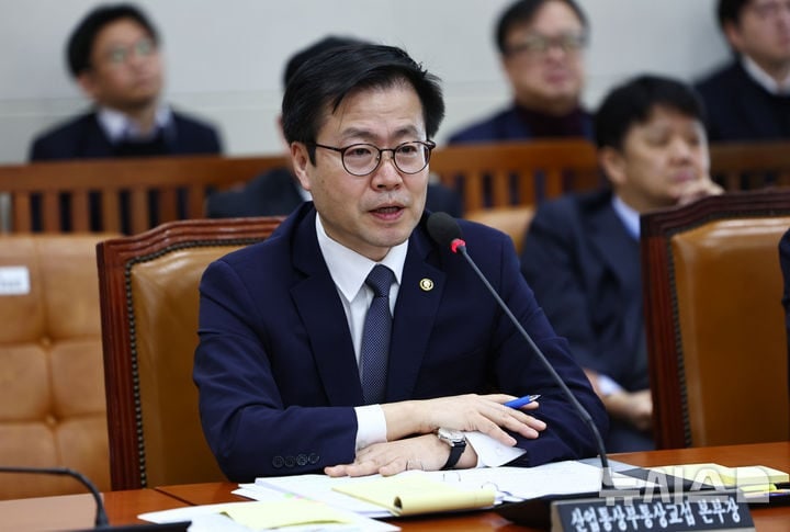 美 “투자 서둘러라” 압박 와중에… <b>여한구 통상본부장</b> 돌연 <b>경질</b>