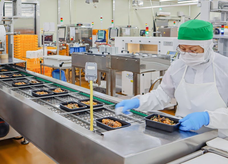 칼로리 낮은 도시락 먹고, 딱 붙는 옷 입고... 지금은 ‘위코노미’ 시대?