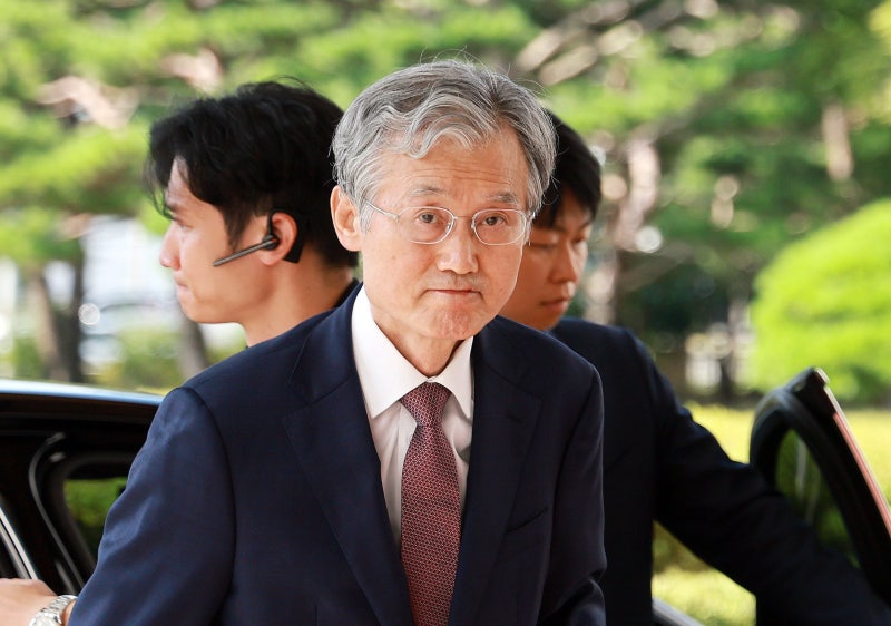 <b>조희대</b>, <b>대법관</b> ‘<b>서면 제청</b>’... 대통령 면담 관례 깼다, 왜?