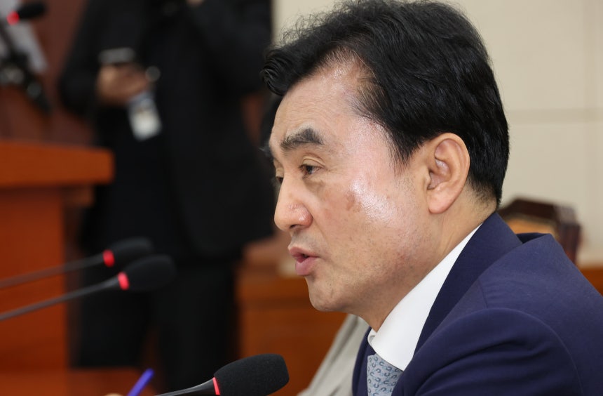 안규백 국방부 장관이 20일 여의도 국회에서 열린 국방위원회 전체회의에서 의원들의 질의에 답하고 있다.  /뉴시스