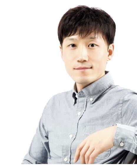 [고수 아빠의 육아 비결] 장난감 건져 올리는 욕실 낚시… 아이 손 감각 깨우는 놀이예요