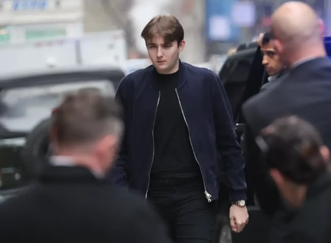 뉴욕에서 포착된 배런 트럼프. /뉴욕포스트
