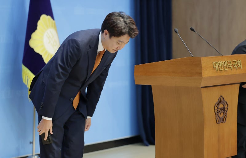 당대표 사퇴한 이준석 “쇄신 제안했지만 호응 못얻어”