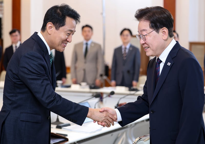 <b>오세훈</b> “집값 폭락 대비? 어안이 벙벙”… 李대통령 <b>부동산</b> 인식 반박