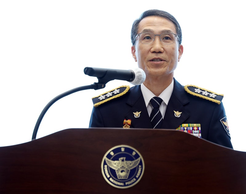 <b>유재성</b> 경찰청장 직무대행 <b>퇴임</b>... “수사는 권한 아닌 책임, 잘못에 책...