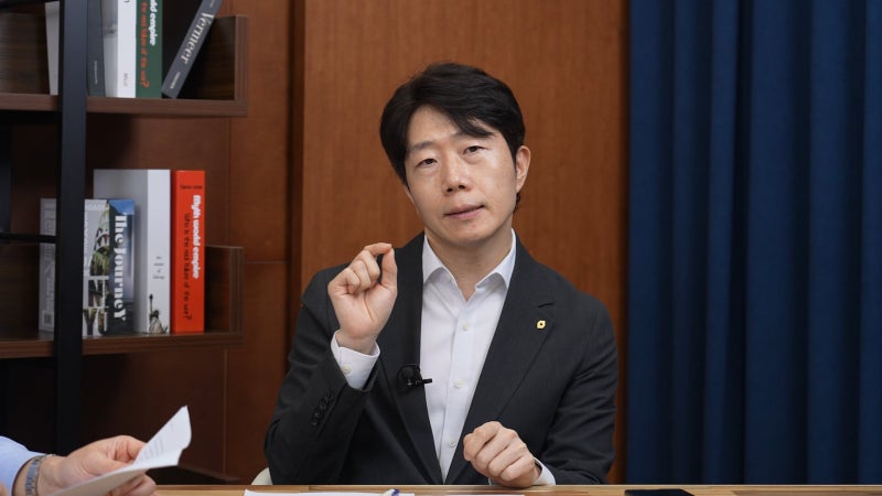 “<b>코스피</b> 수익 기준으로 역사점 저점 지나고 있어, 연말 전 9300 뚫을 것...