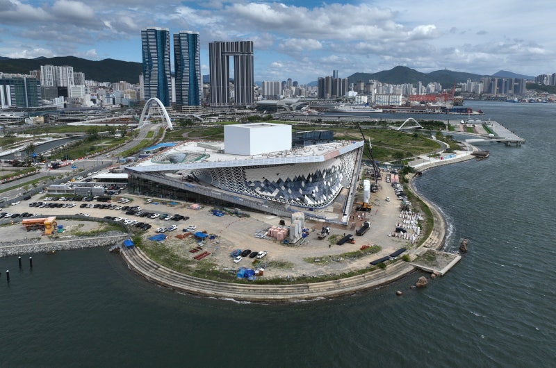 [뉴스저격] 105억짜리 오페라하우스 개관작 놓고 둘로 쪼개진 부산