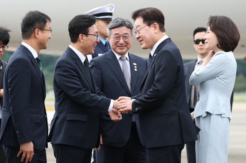 李<b>대통령 지지율</b> 38%… 취임후 <b>최저</b>치 [한국갤럽]