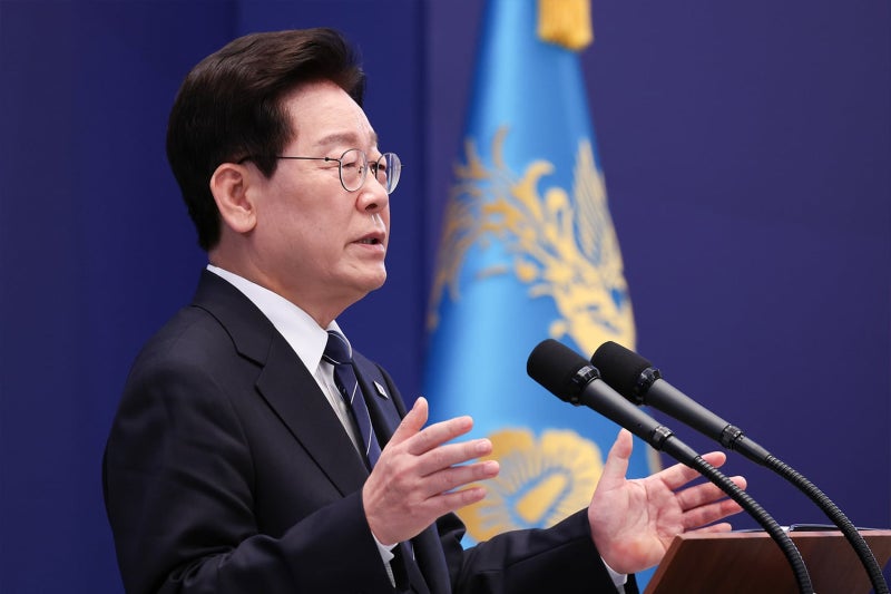 기자회견 효과 봤나? 이재명 대통령 지지율 10주 만에 반등해 34.8%