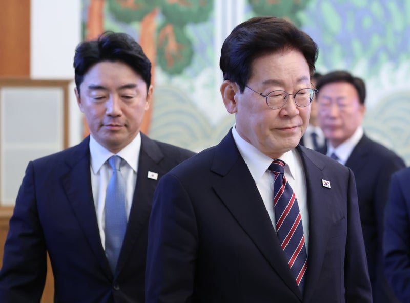 <b>김현지</b> 공격 받자 강훈식이 떠난다