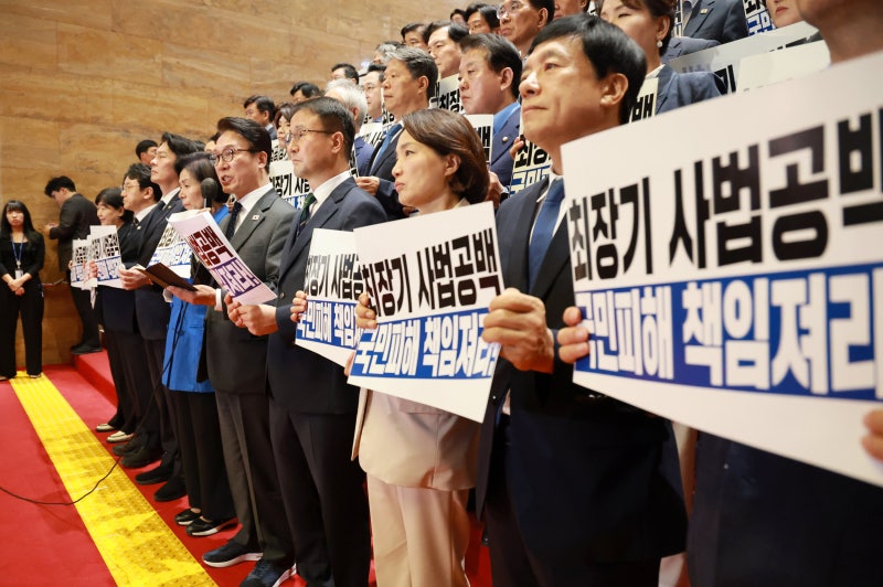 <b>김민석</b> “희대의 착란”… 曺 탄핵도 검토