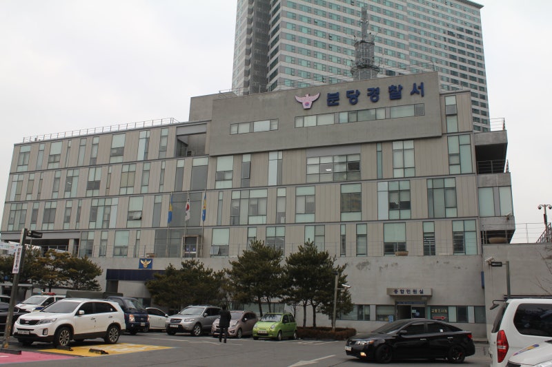 한밤중 괴한 침입해 <b>중식당</b> ‘<b>페인트</b>·농약 <b>테러</b>’…경찰, 용의자 추적