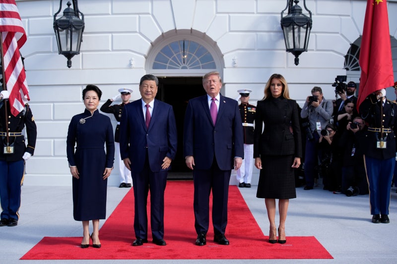 <b>시진핑</b>, <b>백악관 도착</b>… 마중나온 트럼프 “훌륭한 우정 쌓아”