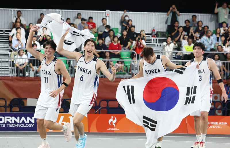 프로 없이 대학생으로만… <b>3x3</b> 男<b>농구</b>, 6전 전승으로 첫 <b>금메달</b>