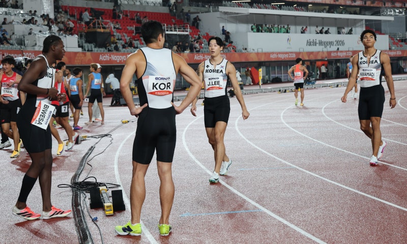 허무하게 날아간 세 번째 메달.. 韓 <b>남자</b> <b>계주</b> <b>400m</b> 예선 <b>실격</b>