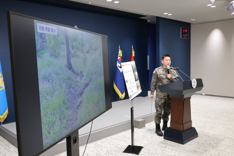 軍 “<b>DMZ</b> <b>폭발</b>, 北 <b>지뢰</b> 가능성 매우 높다”