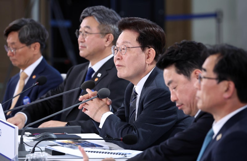 [사설] 우크라 대응, 대통령이 공개적, 감정적으로 나서야 했나
