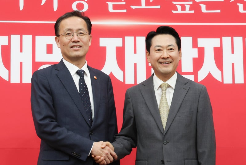국힘 “안보·사법 체계 붕괴, 민생은 파탄”… 1년 만에 대규모 장외 집회