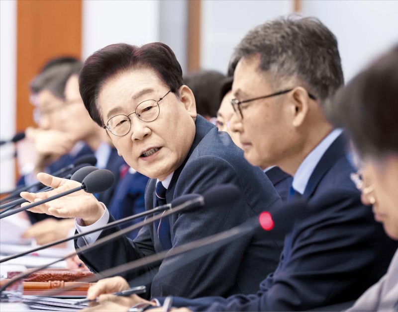 李대통령 “과거 검찰, 없는 죄 뒤집어씌워”