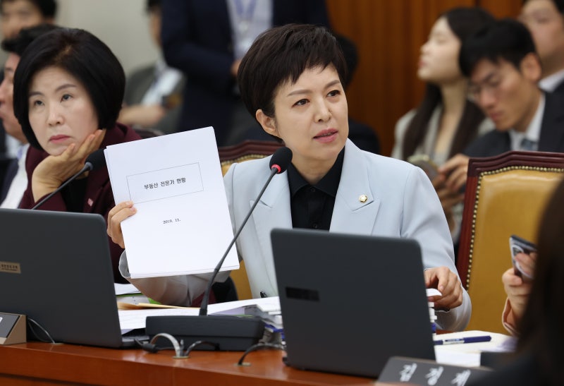 “文정부 시절 국토부, 부동산 정책 비판한   민간인 19명 정보수집”