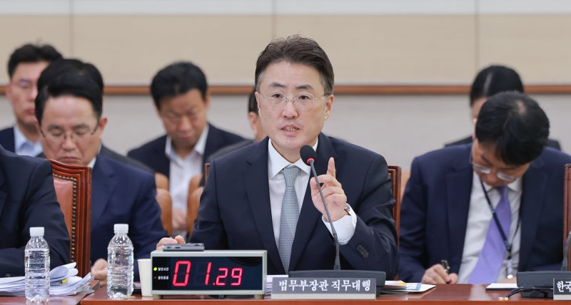 <b>법무부</b> 장관 대행 “<b>이화영</b>, <b>가석방</b> 검토 대상 아냐…문의 받은 적도 없...